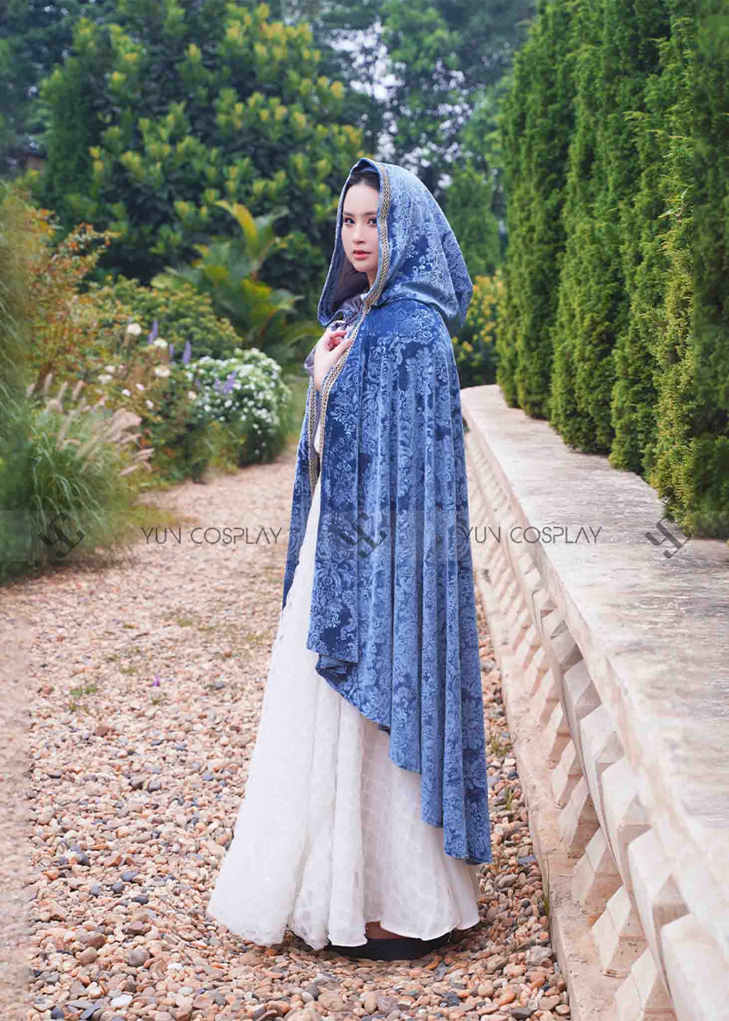 Lợi ích và lưu ý khi thuê áo choàng cho sự kiện 8 Cho-thue-ao-choang-co-tien-xanh-yun-cosplay