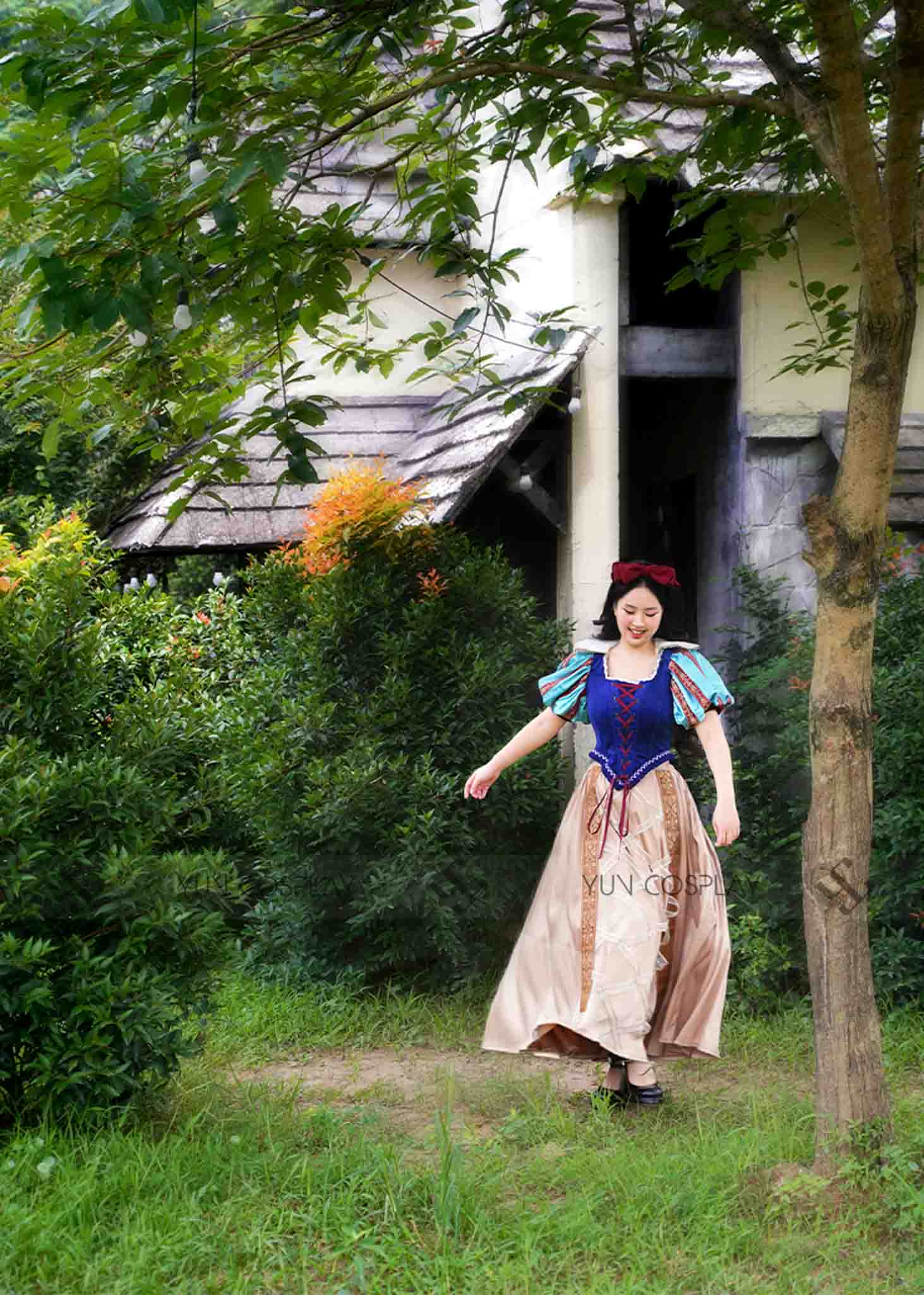 Những trang phục cosplay Công chúa cổ tích Disney được thuê nhiều nhất 11 Cong-chua-Bach-tuyet-Snow-White-yun-cosplay-2
