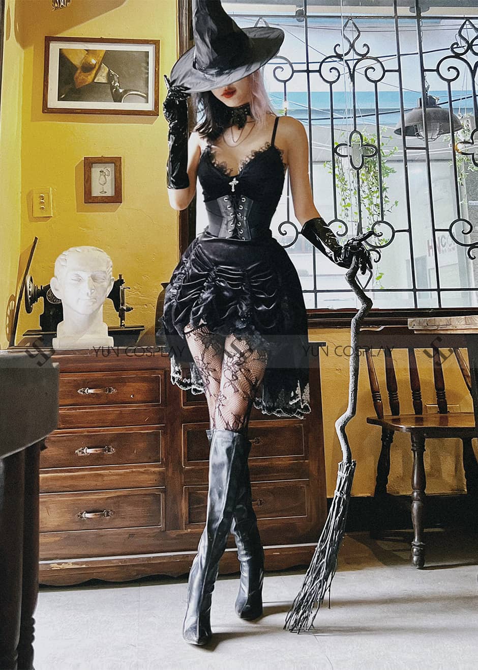 Nữ phù thủy sexy
