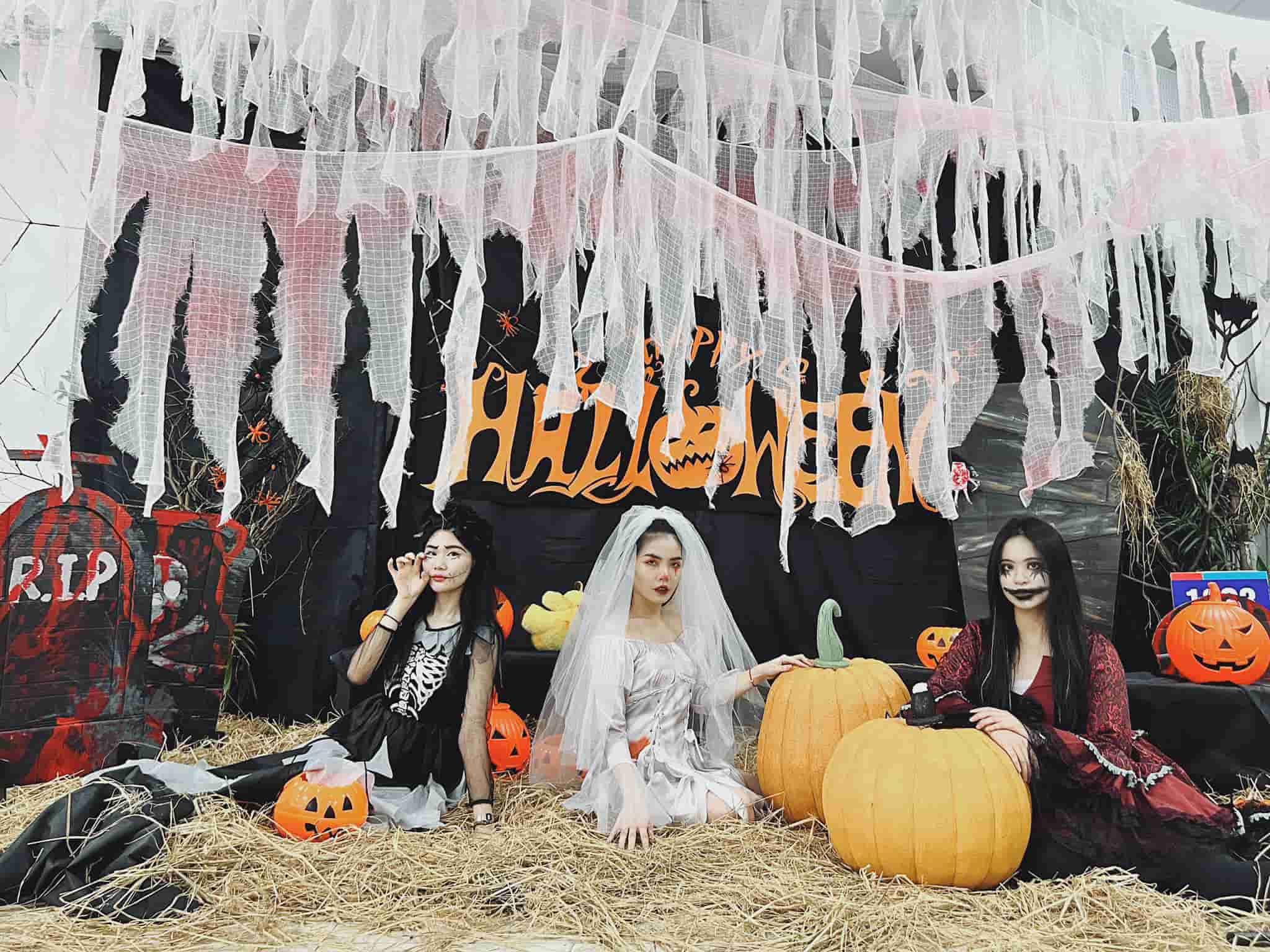 Những kiểu kinh doanh mùa Halloween có thu nhập khủng 9 cho-thue-do-trang-tri-halloween