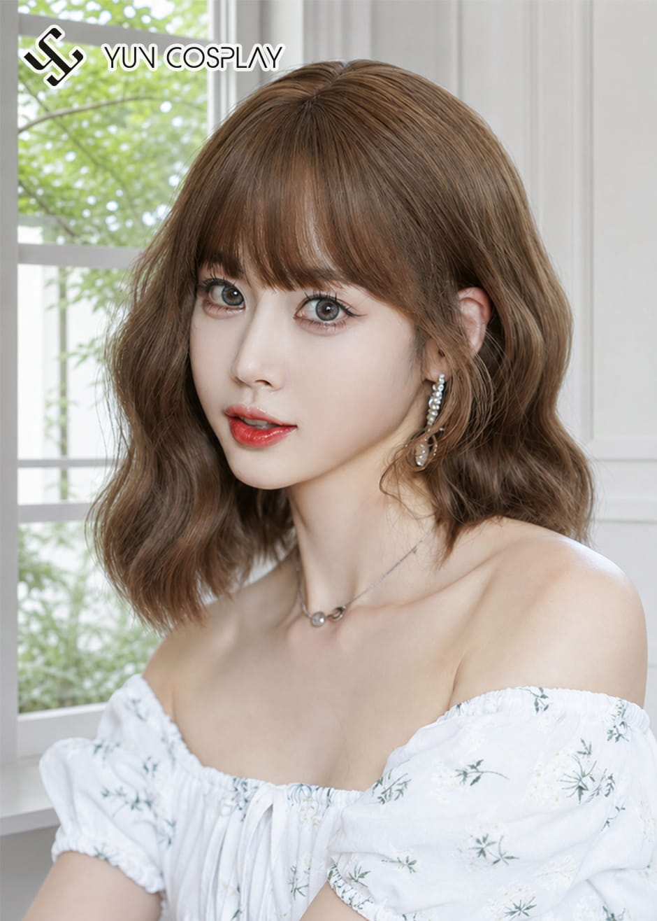 Tóc nâu lỡ ngang vai