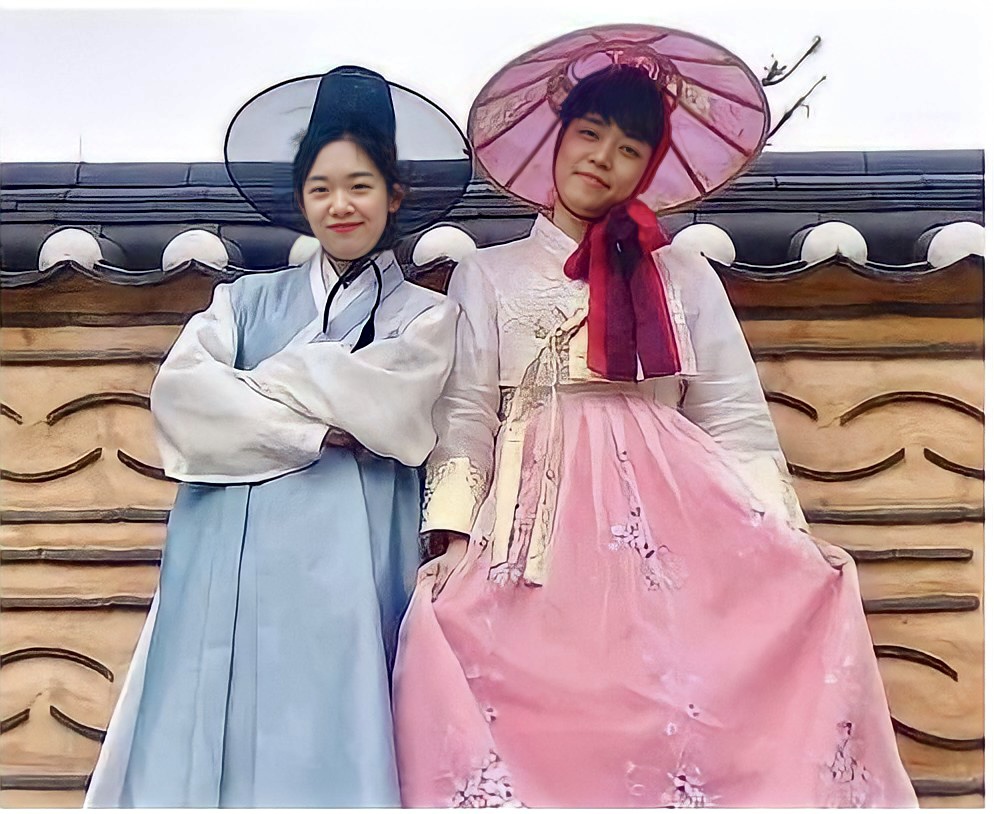 Trào Lưu Trang Phục Nam Giả Gái Biểu Diễn Văn Nghệ HOT Nhất Hiện Nay 11 cho-thue-trang-phuc-hanbok-nam-gia-gai-yuncos