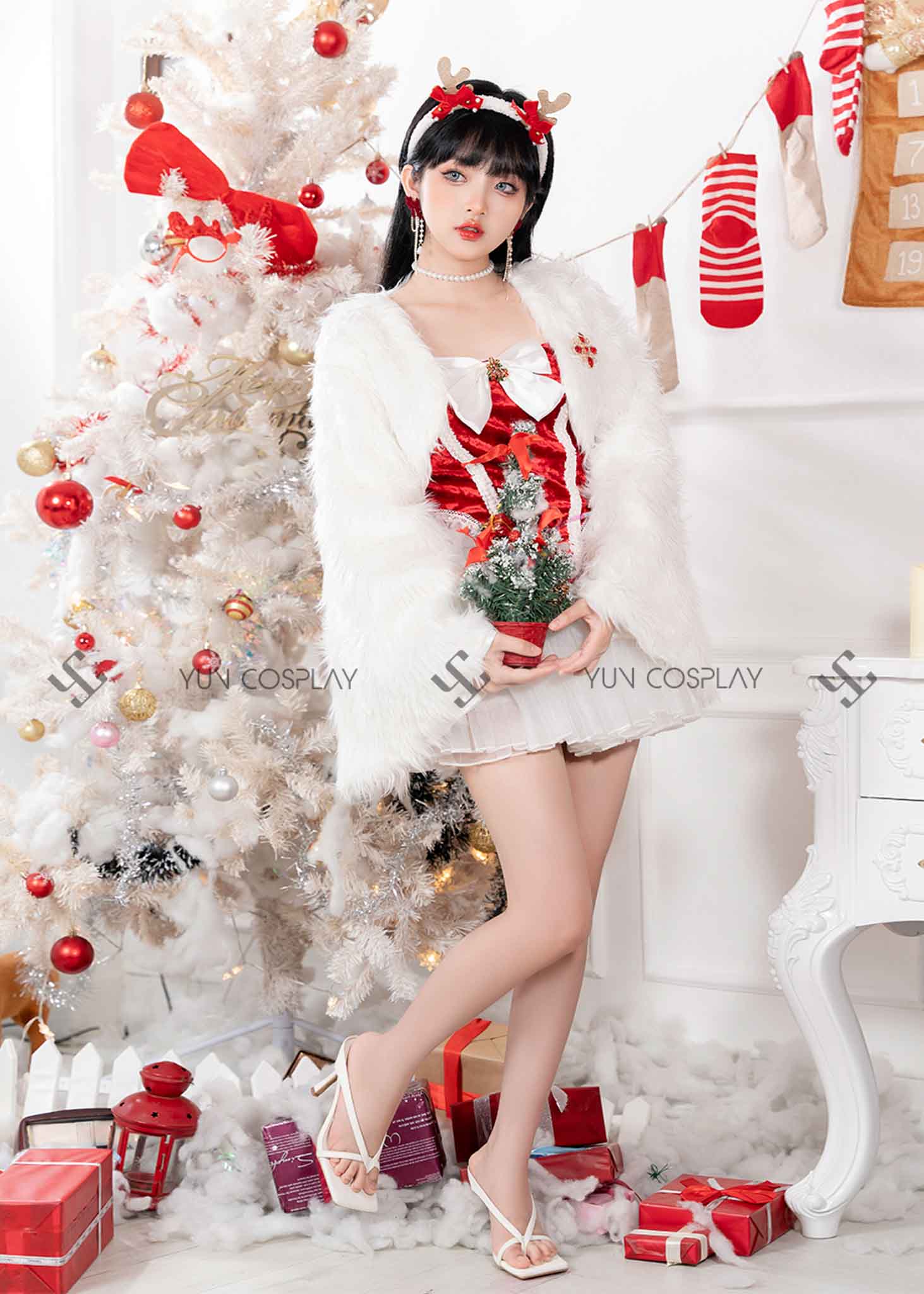 Trang Phục Cosplay Đón Noel Được Yêu Thích Nhất Của Gen Z? 10 cho-thue-vay-noel-tieu-thu-khoac-long-xu-yun-cosplay