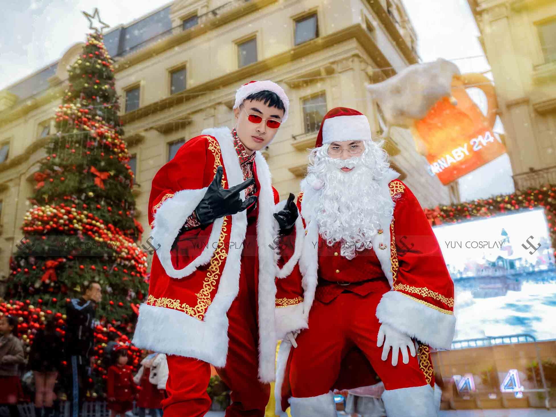 Các kiểu concept chụp ảnh Noel ấn tượng 2024 5 concept-chup-anh-ong-gia-noel-voi-ban-be-yun-cosplay