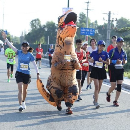 Thuê đồ cosplay chạy marathon – Sự lựa chọn độc đáo và thú vị 10 cosplay-giai-chay-trong-trang-phuc-hai-huoc-yun-cosplay