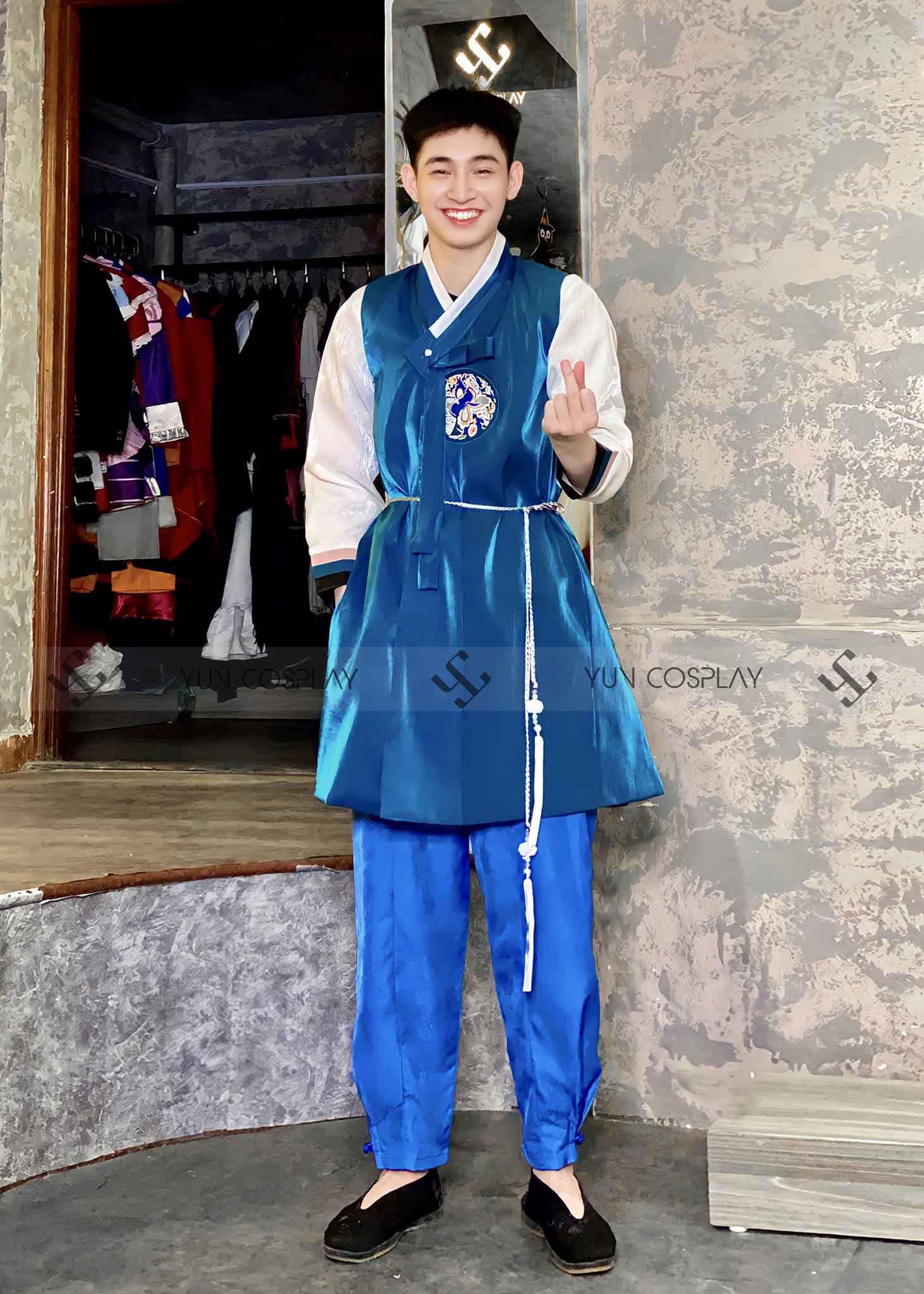 Hoá trang nhanh chóng với địa chỉ cho thuê trang phục cosplay tại Hà Nội 19 hanbok-han-quoc-cho-nam-kieu-hien-dai-3