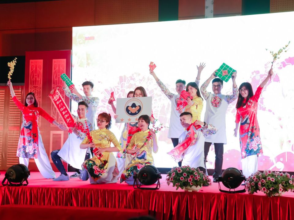 Concept Year-End Party Tết Ất Tỵ 2025 Độc Đáo 8 to-chuc-cuoc-thi-giua-cac-phong-ban-cuoi-nam-yun-cosplay